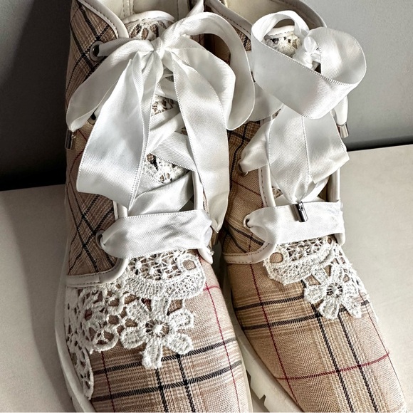Karl Lagerfeld Plaid Lace-Up Shoes - White and Tan - Picture 3 of 10